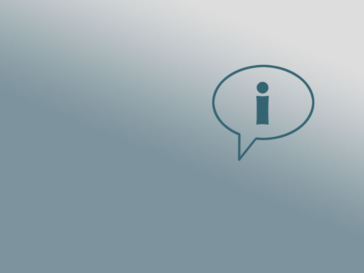 Blaugrauer Hintergrund mit einem blaugrauen Infozeichen innerhalb einer Sprechblase am rechten Bildrand.