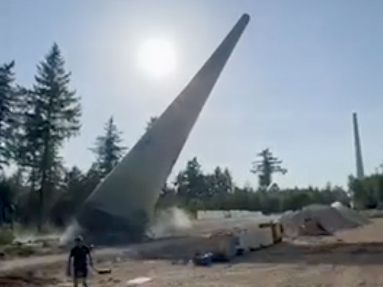 Fällung eines alten Windrades